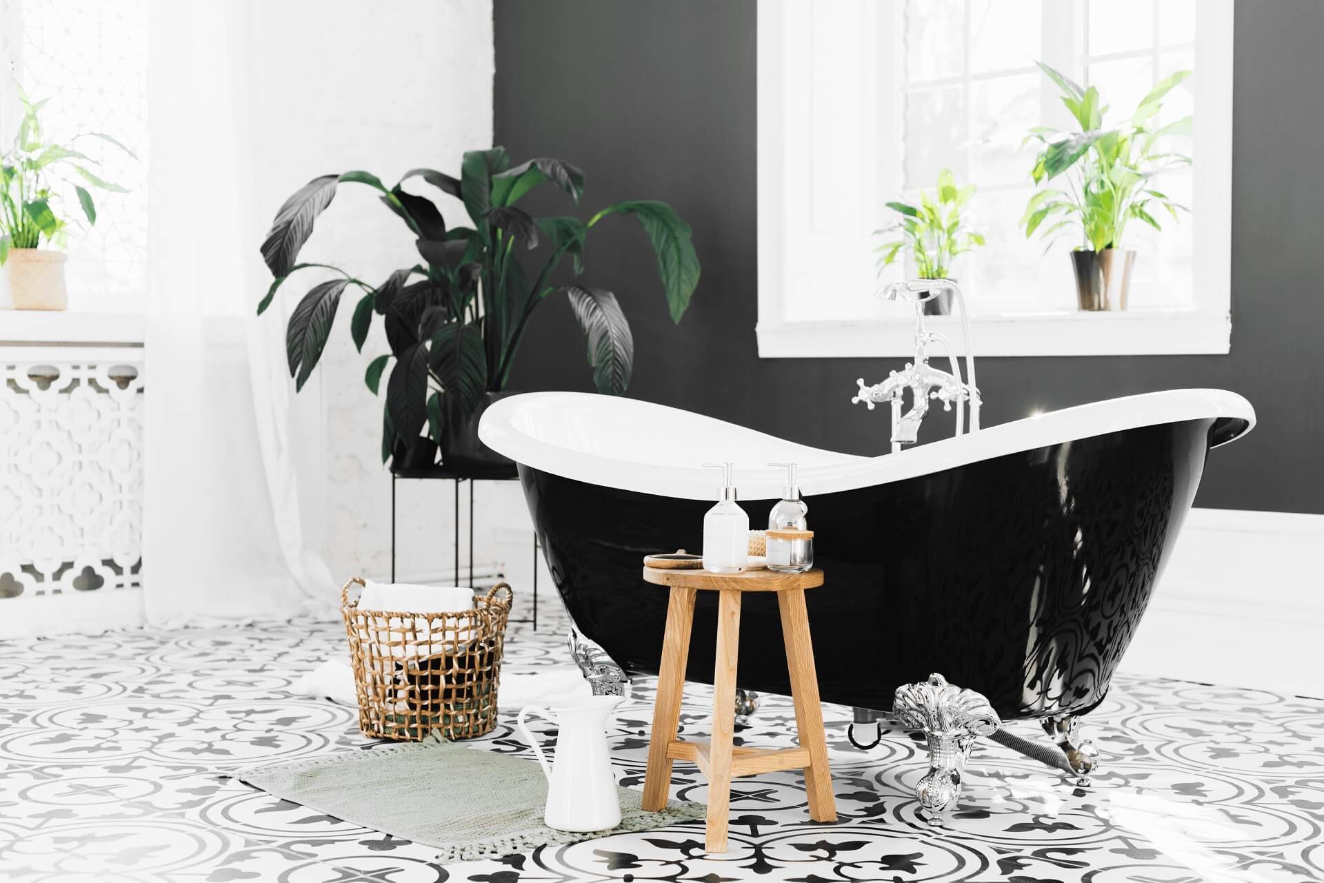 elegant-bathtub-with-bath-elements